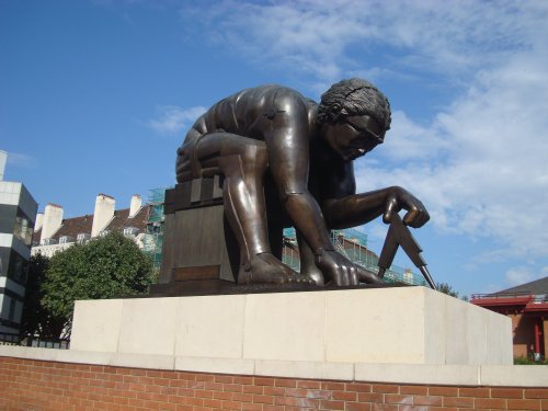 Sculpture of Sir Isaac Newton