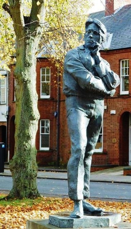 Rupert Brooke Statue, Rugby