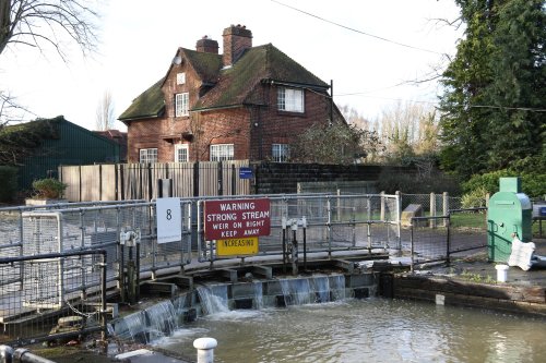 Caversham Lock, with river in flood