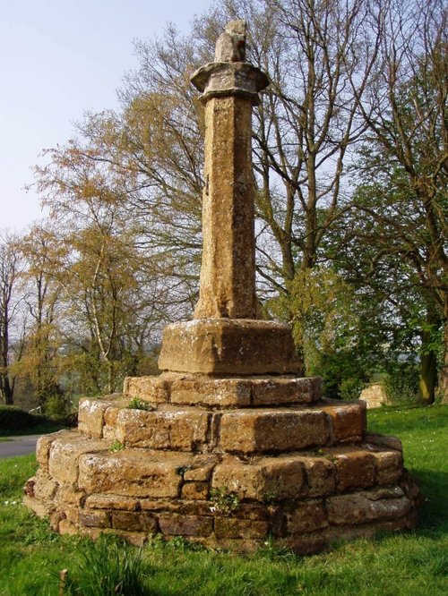 Great Brington Churchyard Cross