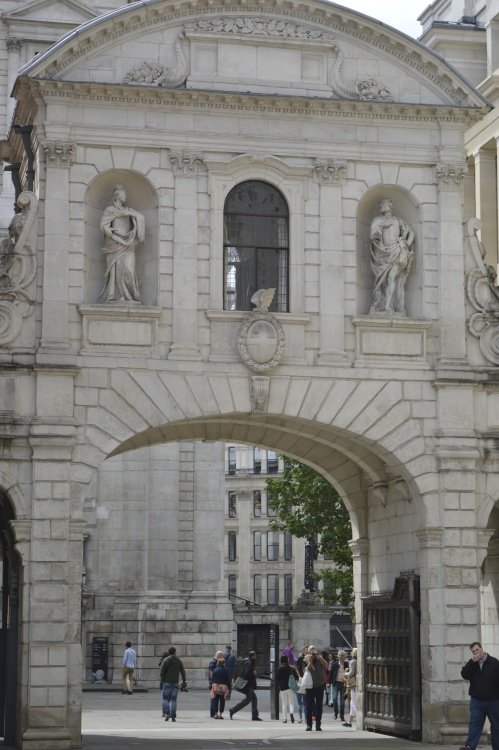 Temple Gate, Paternoster Square (London)