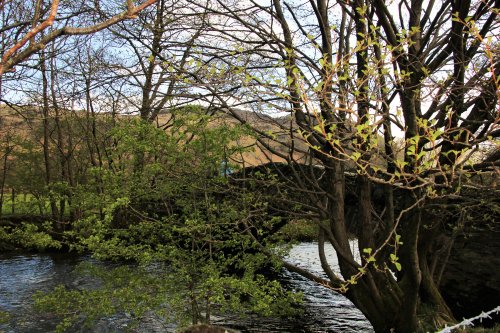 Stone bridge at Rosthwaite on river Derwent
