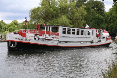 Cruise boat 'African Queen' leaving Caversham Lock