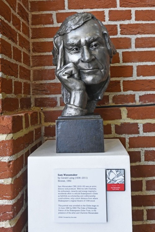 Bust of Sam Wannamaker at the Globe Theatre n London
