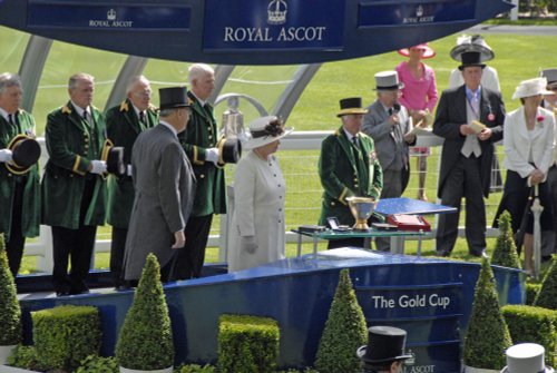 Royal Ascot - The Queen ready to present prizes o winner of the Gold Cup