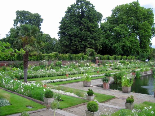 The White Garden, Kensington Palace in memory of Princess Diana