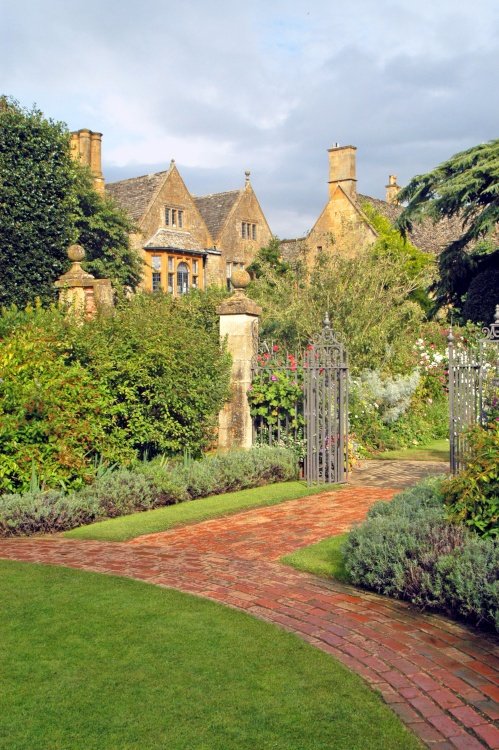 Avebury Manor Garden