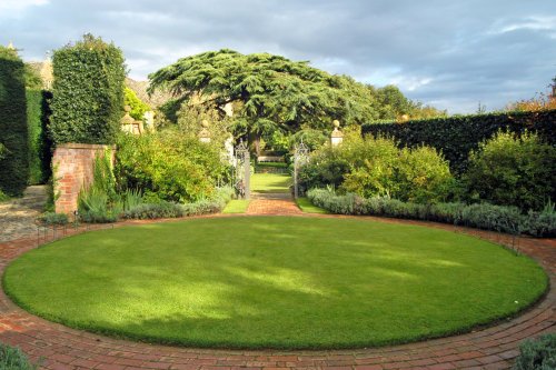 Avebury Manor Garden
