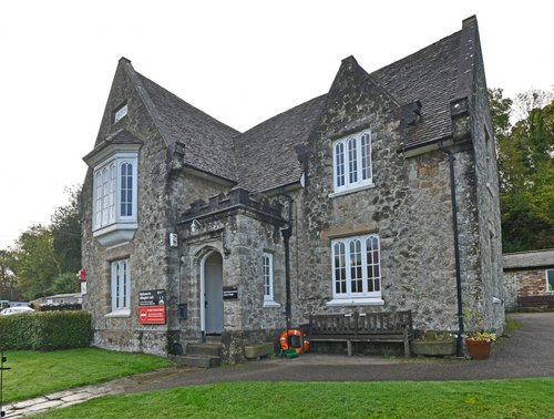 Allington Lock on the River Medway, lock keeper's house