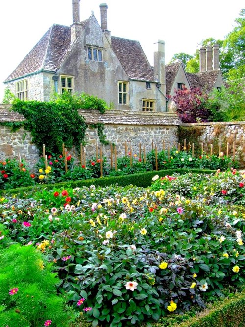 Avebury Garden and Manor, Wiltshire