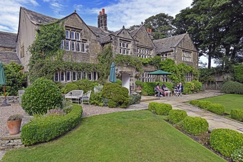 Holdsworth House, Illingworth