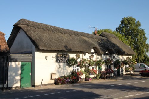 The pretty thatched Four Points Inn, Aldworth