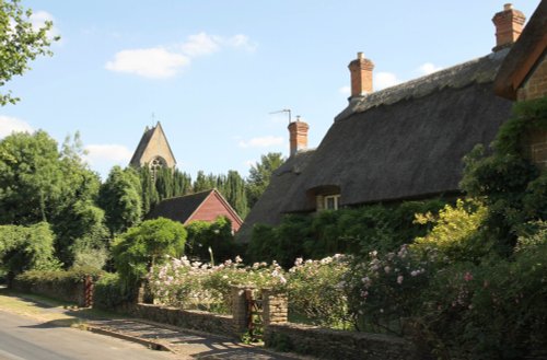 A pretty thatched cottage in Little Tew