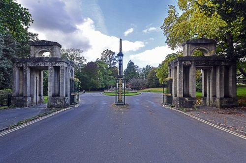Entrance to Victoria Park, Bath