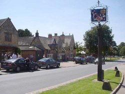 A picture of Broadway Wallpaper