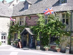 Antique shops abound in many of the Cotswold towns and villages, such as this one in Stow on the Wold Wallpaper