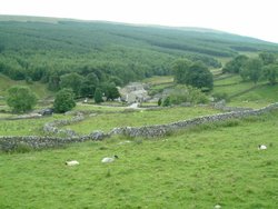 Little community in the Yorkshire Dales Wallpaper
