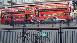 Double-decker buses, Regent Strret, London Wallpaper