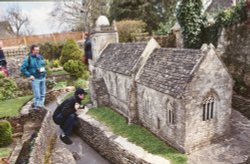 Bourton on the Water Wallpaper