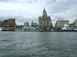 liver buildings on waterfront Wallpaper
