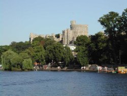 Windsor Castle from the Thames. Taken Aug/Sept 2003 Wallpaper