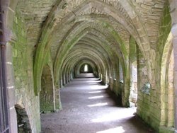 A picture of Fountains Abbey Wallpaper
