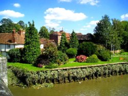 Gardens next to the river Wallpaper