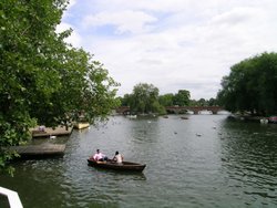 View of the Avon, Stratford. 24 July 04 Wallpaper