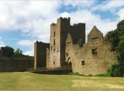 Gatehouse of Ludlow Castle Wallpaper