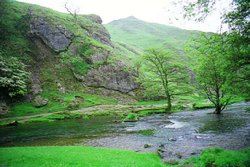 Maniforld River-Dove Dale Wallpaper