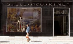 Shopping in Mayfair Wallpaper