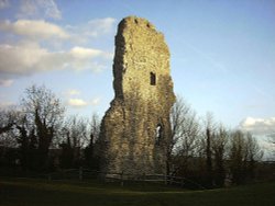 The last remaining tower of Bramber Castle, West Sussex Wallpaper