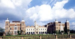 Hatfield House in the county of Hertfordshire Wallpaper