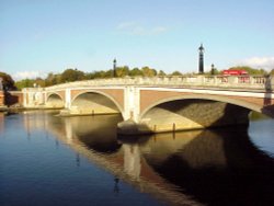 Hampton Court Way Bridge (Hampton Court Palace is just across the river to the right) Wallpaper