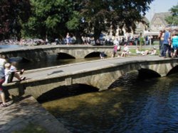 Bourton on the Water Wallpaper