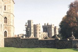 Another view of Windsor Castle from the visitor entrance. Wallpaper