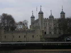 River view of Tower of London Wallpaper