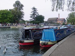 Narrow boats - Stratford-upon-Avon Canal Basin Wallpaper
