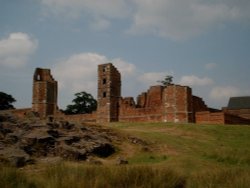 Ruins at Bradgate Park Wallpaper