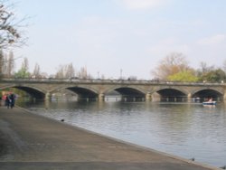 Hyde Park-Kensington Gardens Bridge over Serpentine Wallpaper