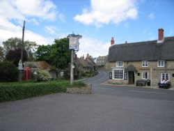 The Three Horseshoes at Burton Bradstock, Dorset Wallpaper