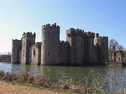 Bodiam Castle side view Wallpaper