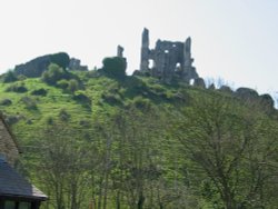 Corfe Castle on hill Wallpaper