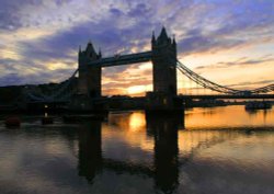 Tower Bridge at Dawn Wallpaper