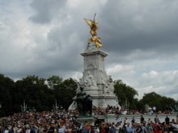 Queen Victoria Memorial - Crowd at Changing of The Guard, London