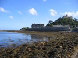 Tide out at St Michael's Mount, Cornwall Wallpaper