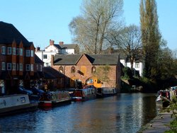 Staffs and Worcester Canal at Stourport on Severn looking at Parkes Quay Wallpaper