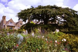Hidcote Manor Garden, Gloucestershire Wallpaper