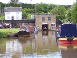 Entrance to the Harecastle Tunnel, Trent & Meresy Canal near Stoke on Trent Wallpaper