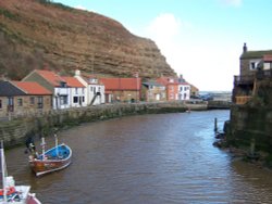 The Beck, Staithes, North Yorkshire Wallpaper